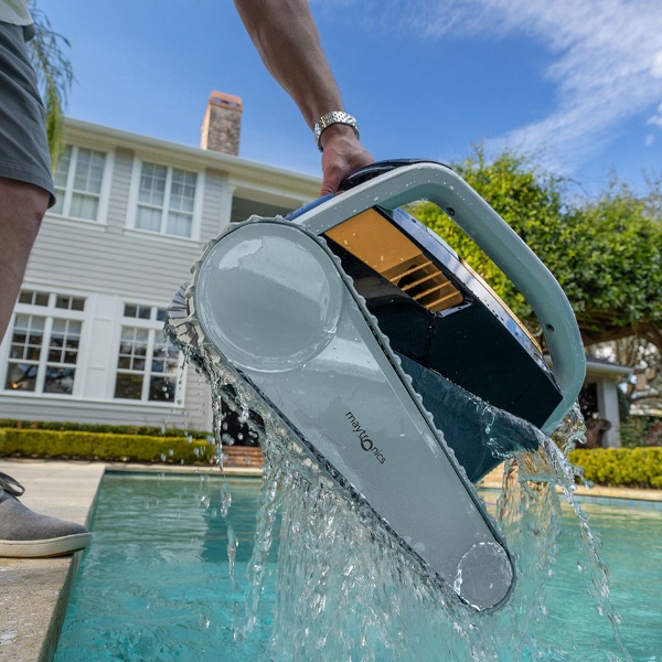 Robot Dolphin E60i Wi-Fi avec double brosse active pour piscines jusqu'à 15 m
