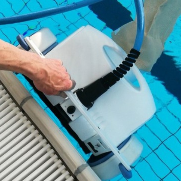 Capacité d'aspiration et système de filtration du robot Hexagone e-PEPS 200